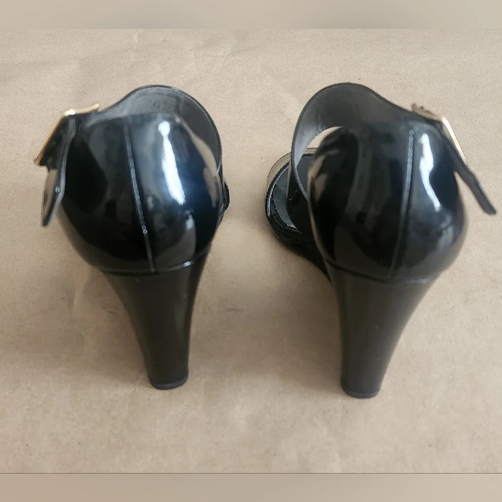 Stuart‎ Weitzman Black Patent Leather Wedge Sandals With Cross Strap Sz 8 - Picture 5 of 7